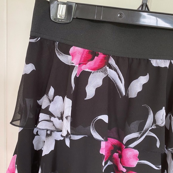 WHBM Top & Skirt Set - Picture 8 of 10